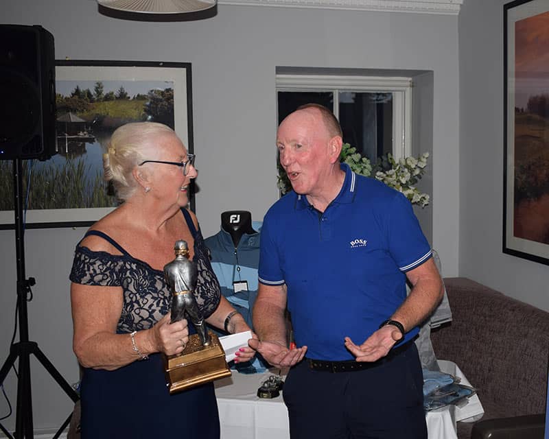 Carmel Condon presents trophy to winning captain Tony Lynch